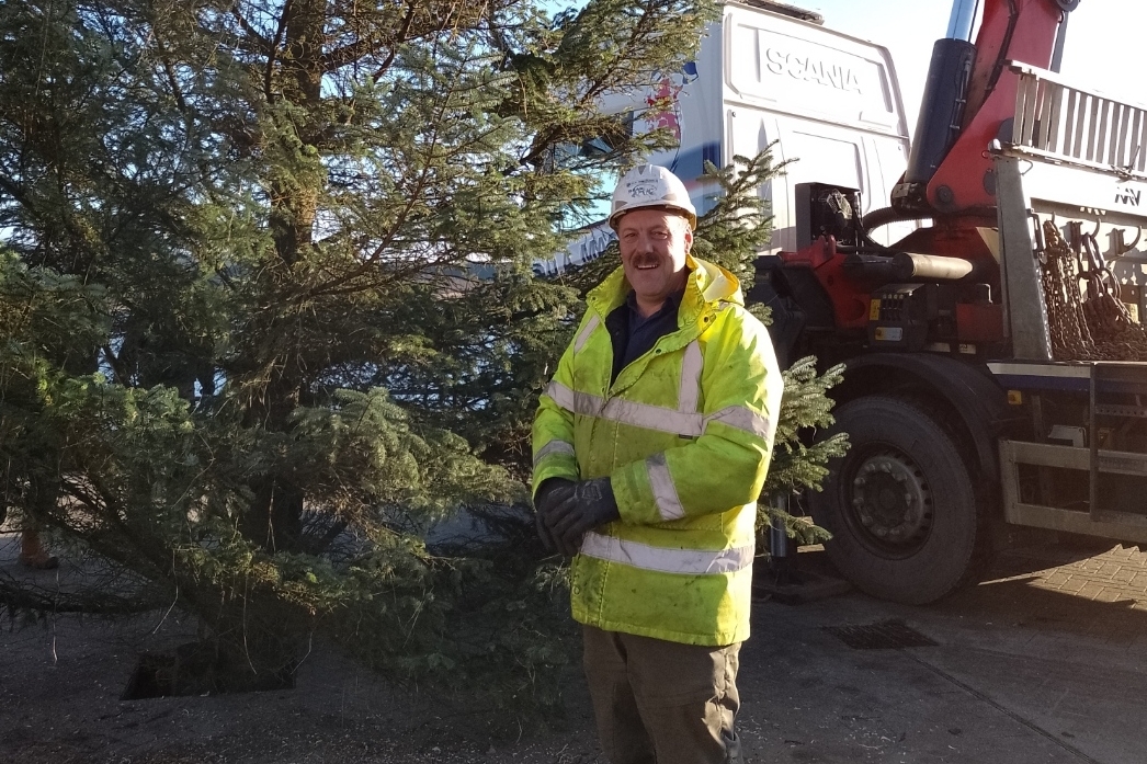 Gordon Gauld helped crane the Ardrishaig tree into place.