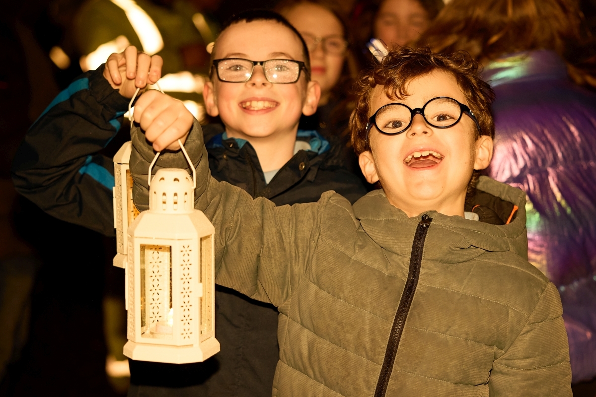 Tarbert turns out for creel Christmas tree lights switch-on