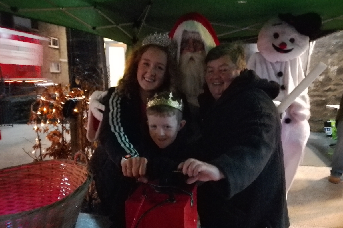 Community effort warms Ardrishaig Christmas lights night