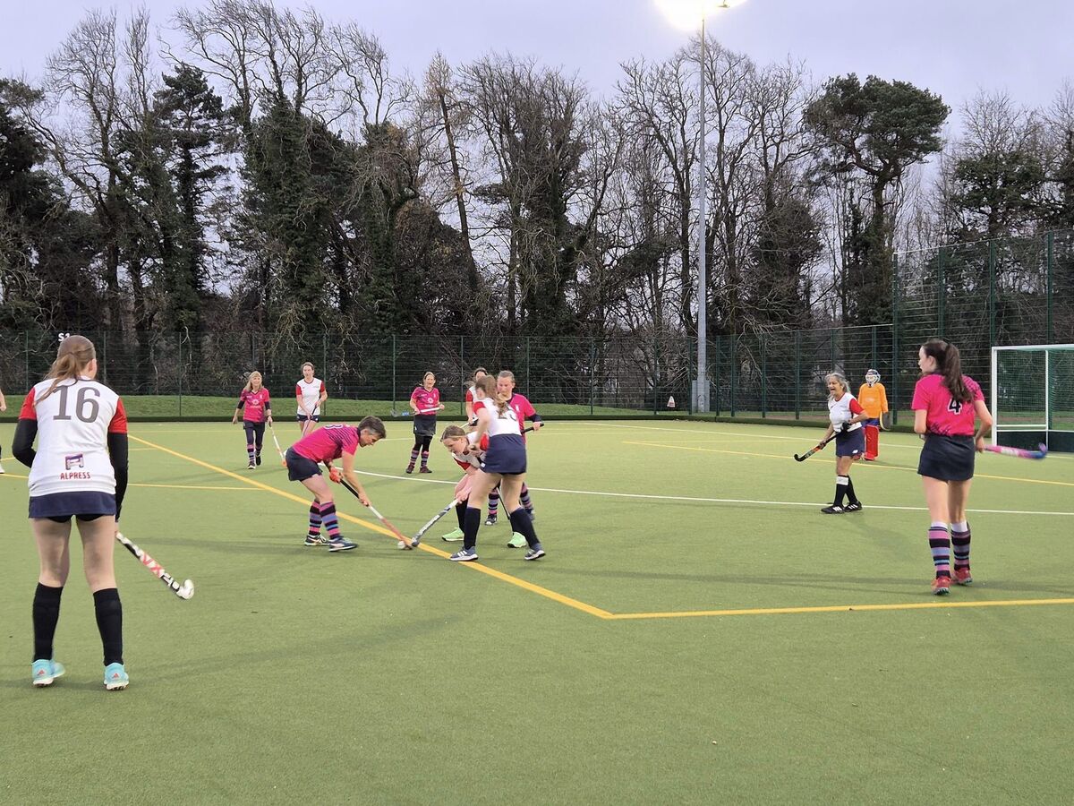 Arran captain Lynda Fenton battles for possession. Photograph: Marie-Louise Craig.