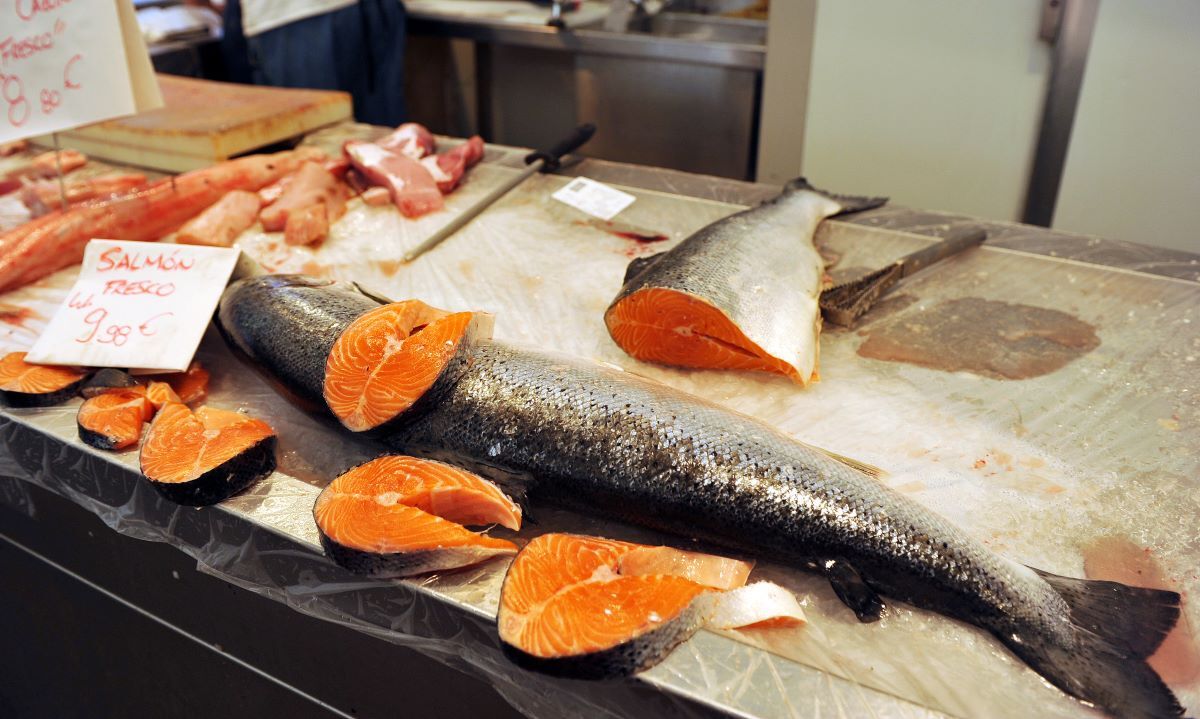 Spain-market-with-salmon-AdobeStock_53660320-20241209.jpg