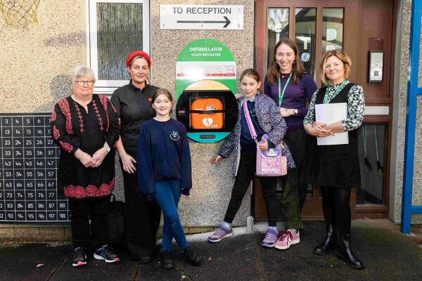 New defibrillator is installed at primary school in Appin