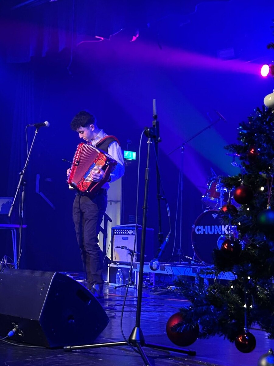 Marram performed lively ceilidh music.