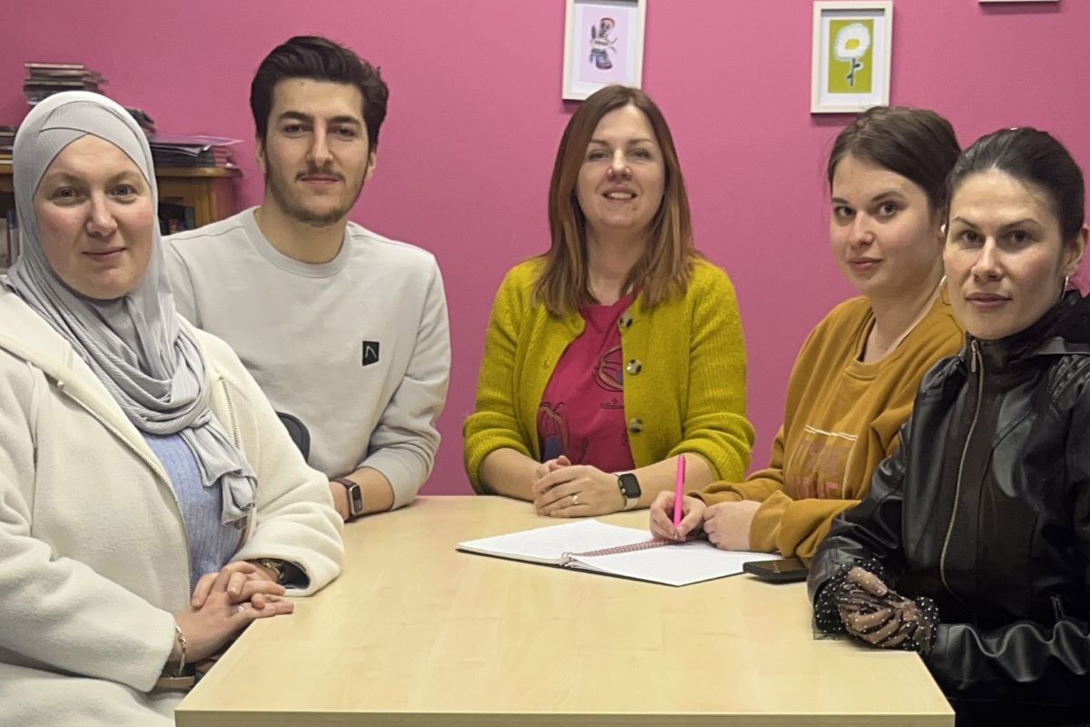 Joanna Borciuch, centre, with members of the New Scots group. Photograph: Iain Ferguson, alba.photos.