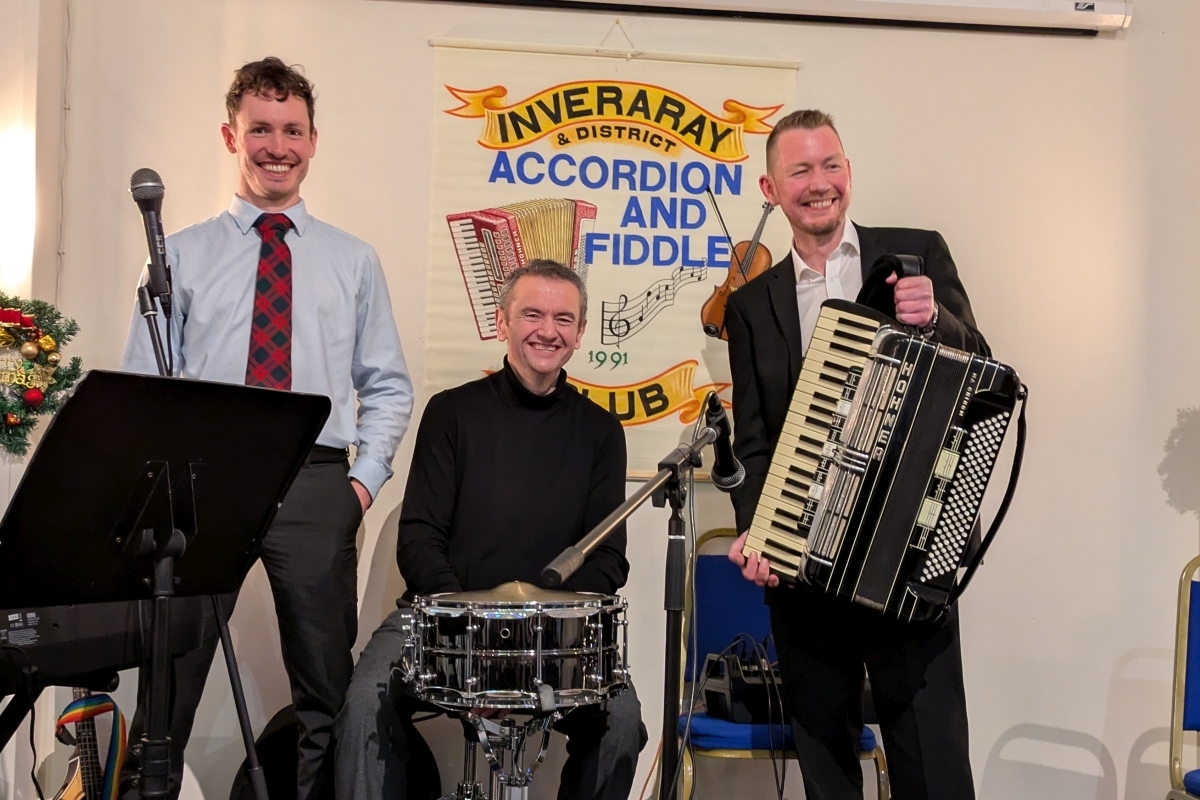 Last session of the year sees good turn-out for accordion and fiddle club