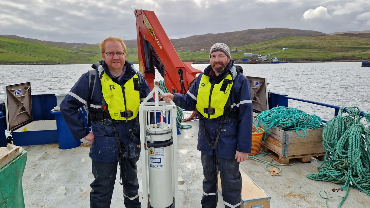 SAMS-PhD-student-Gary-Groves-(left)-and-Gregg-Arthur-of-UHI-Shetland_hi-res.jpg