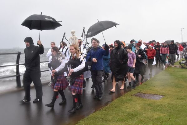 Ne’erday dookers take a stormy plunge