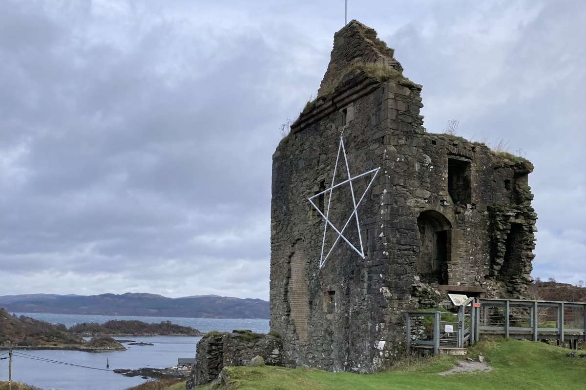 Castle work party prepares for spring