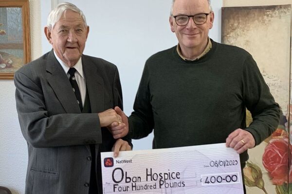 The Great Priory of Scotland donates to Oban Hospice