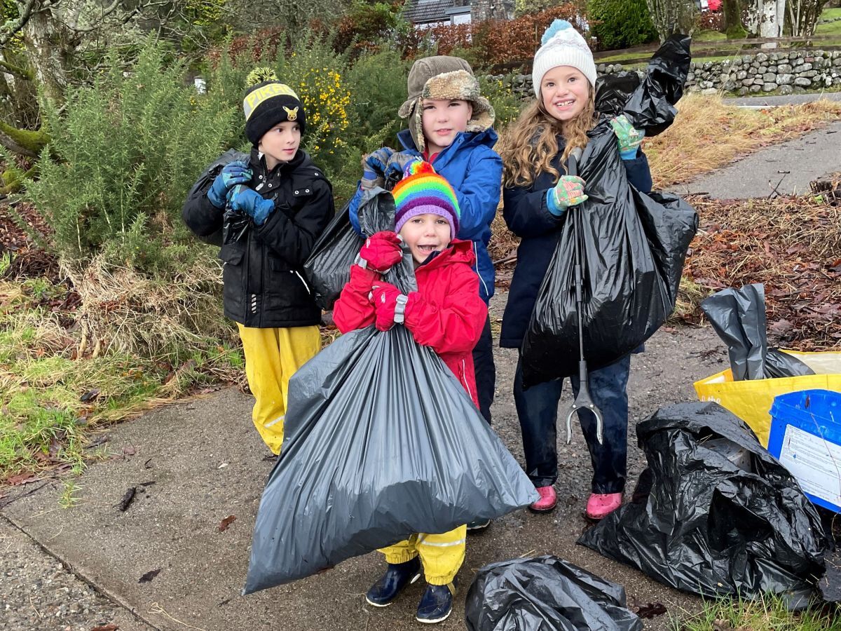 WEB_NO_T03_YoungstersCleanBeachNorthConnel_2025_RotaryYoungEnvironmentalistCompetition.jpg