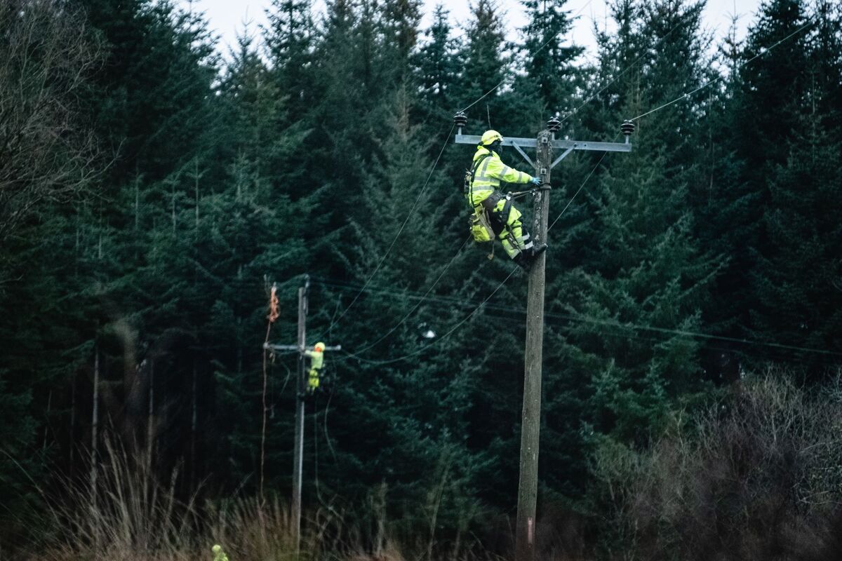 Huge effort continues across Argyll to reconnect customers following Storm Éowyn