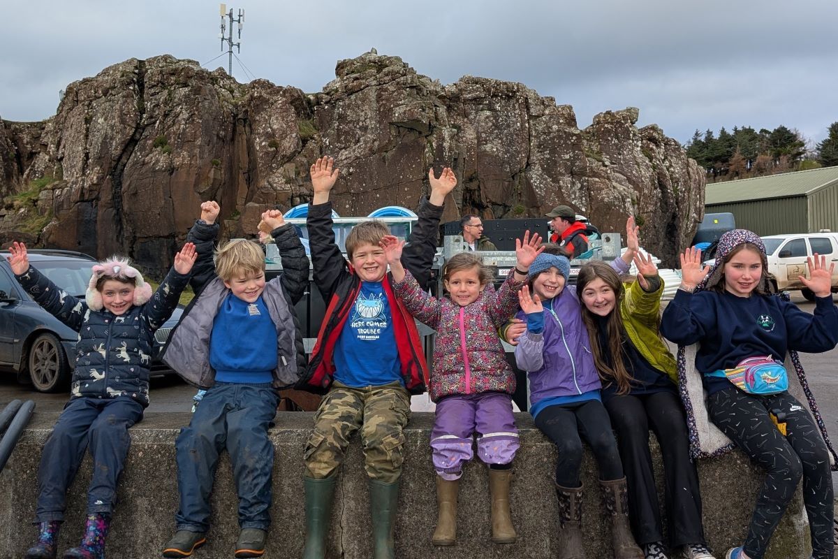 Primary school pupils Muck in to gain some island education