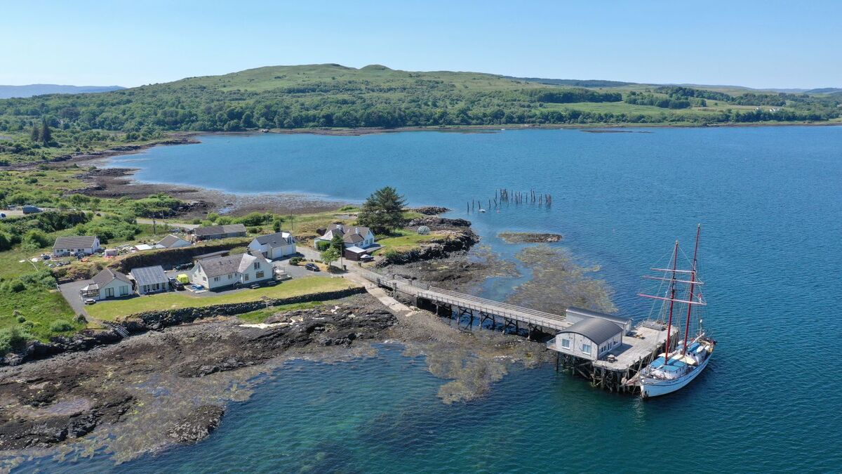 web_no_t05_Salen_Pier_aerial_view.jpg