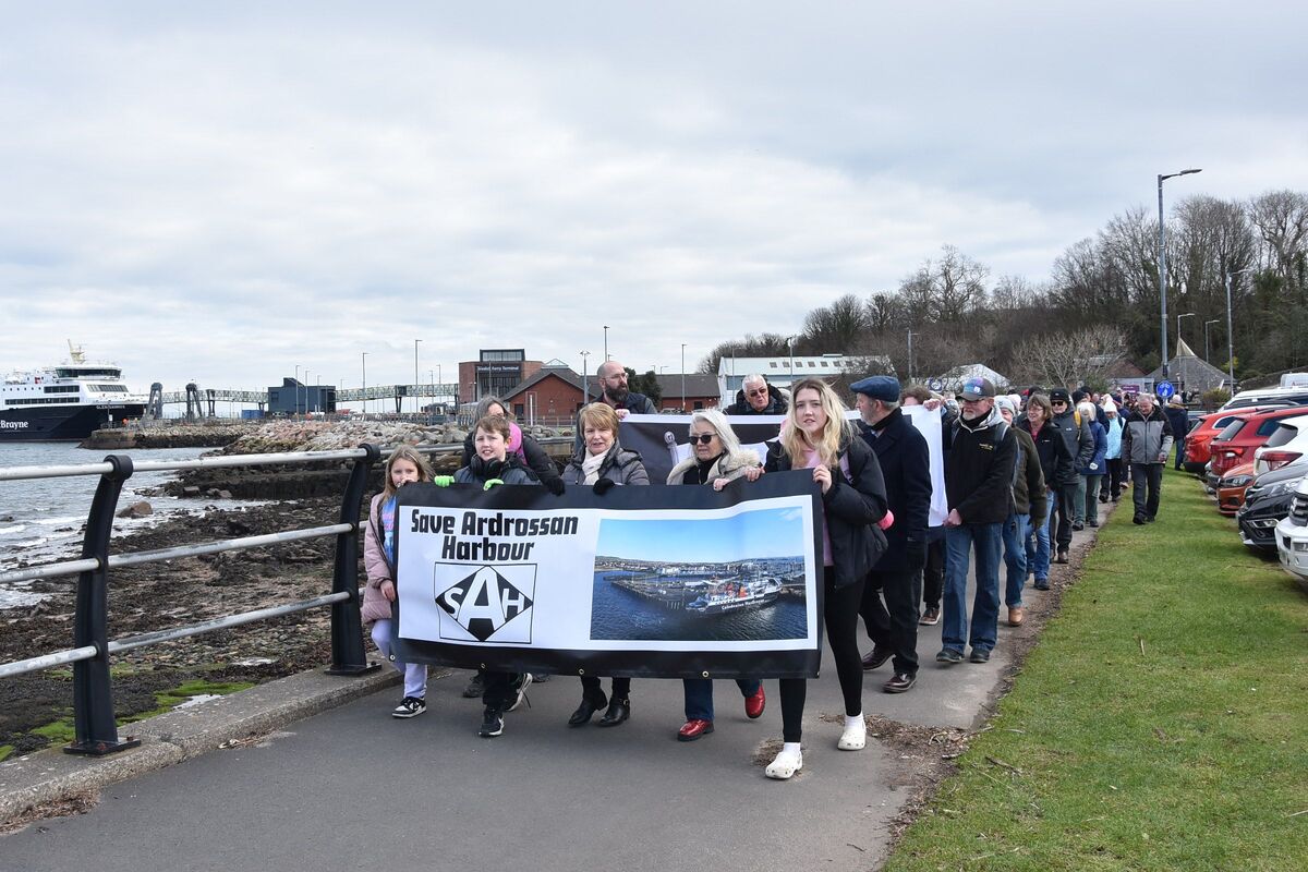 The demonstrators marched from Brodick Ferry Terminal to Brodick Hall where a public meeting was held.