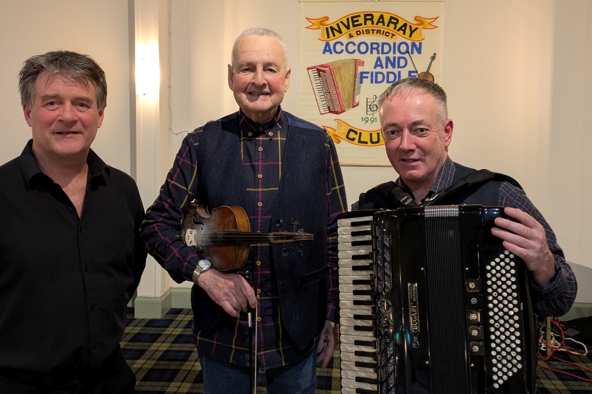 Popular trio gets toes tapping at monthly club