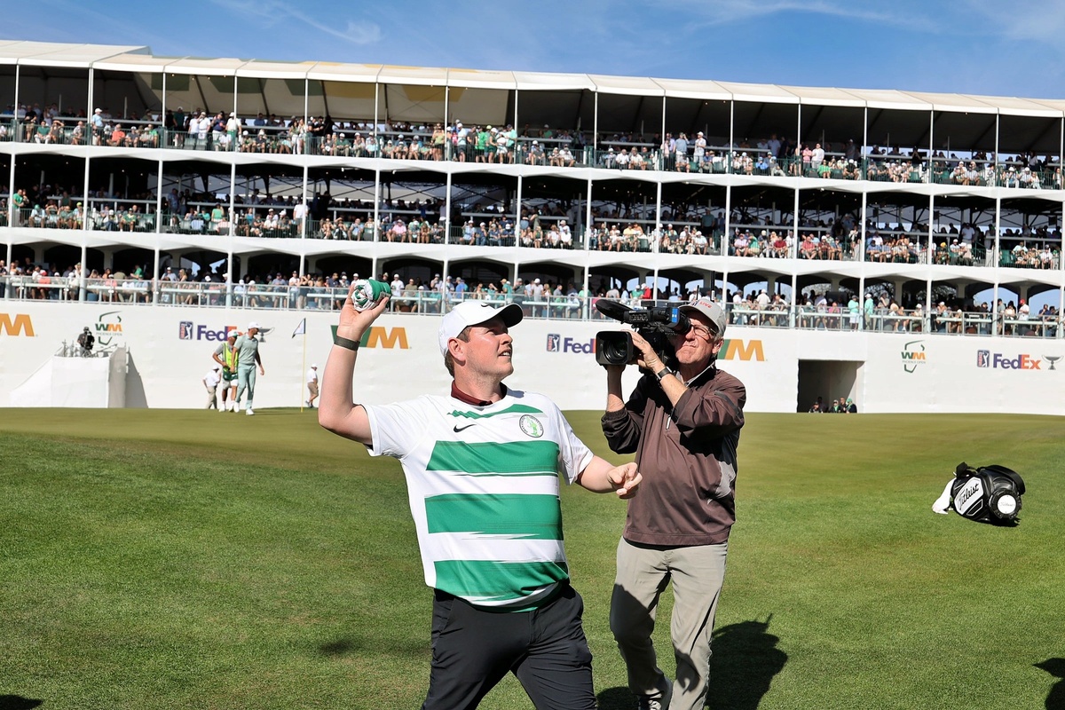 Bob MacIntyre wins army of fans during WM Phoenix Open top ten finish