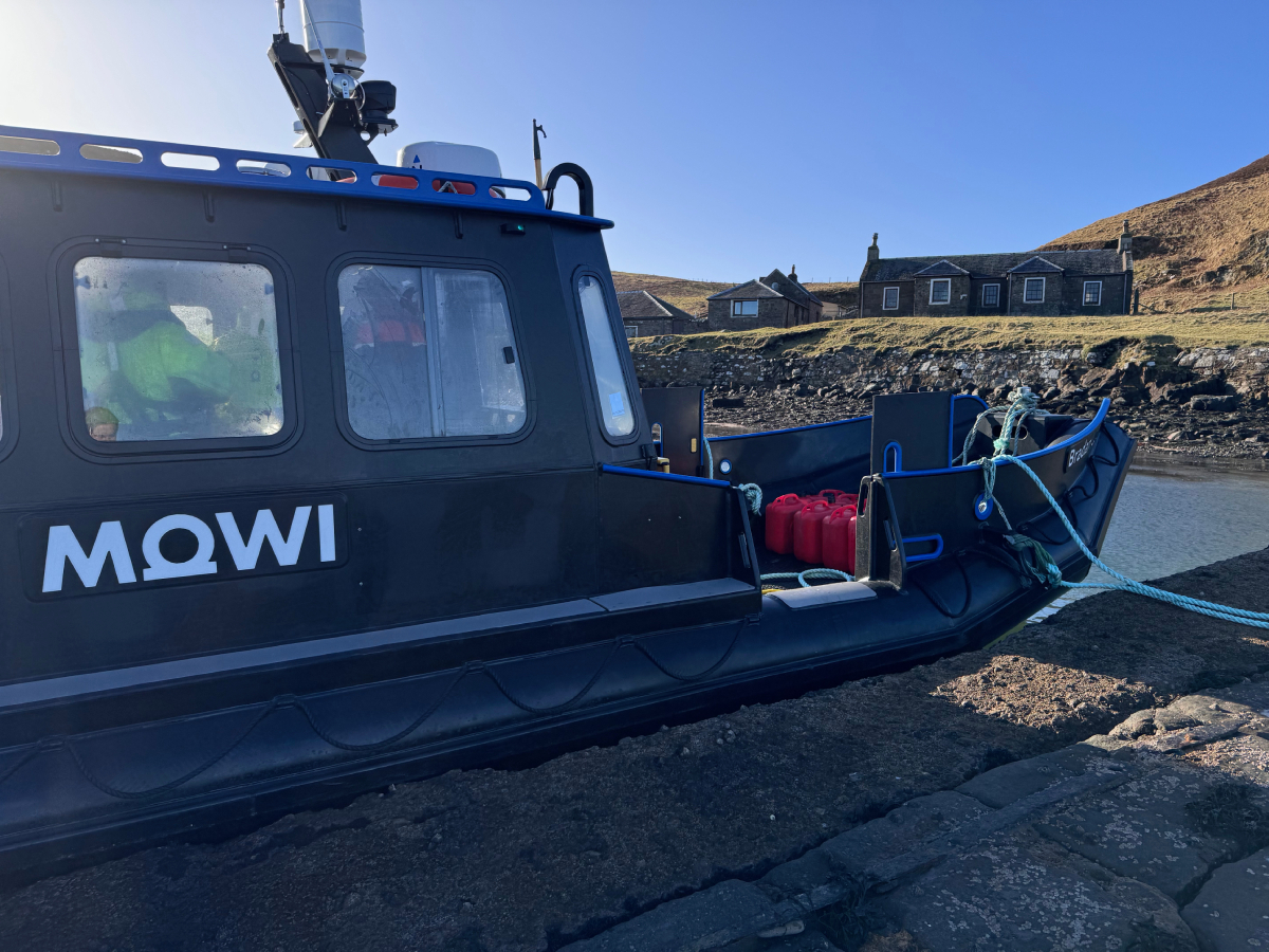 Mowi_boat_moored_at_Sanda_Island