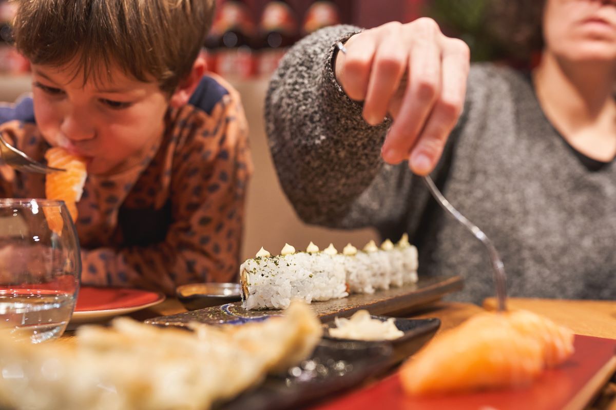 children-eating-salmon-sushi_AdobeStock_1185851926-20250219.jpg