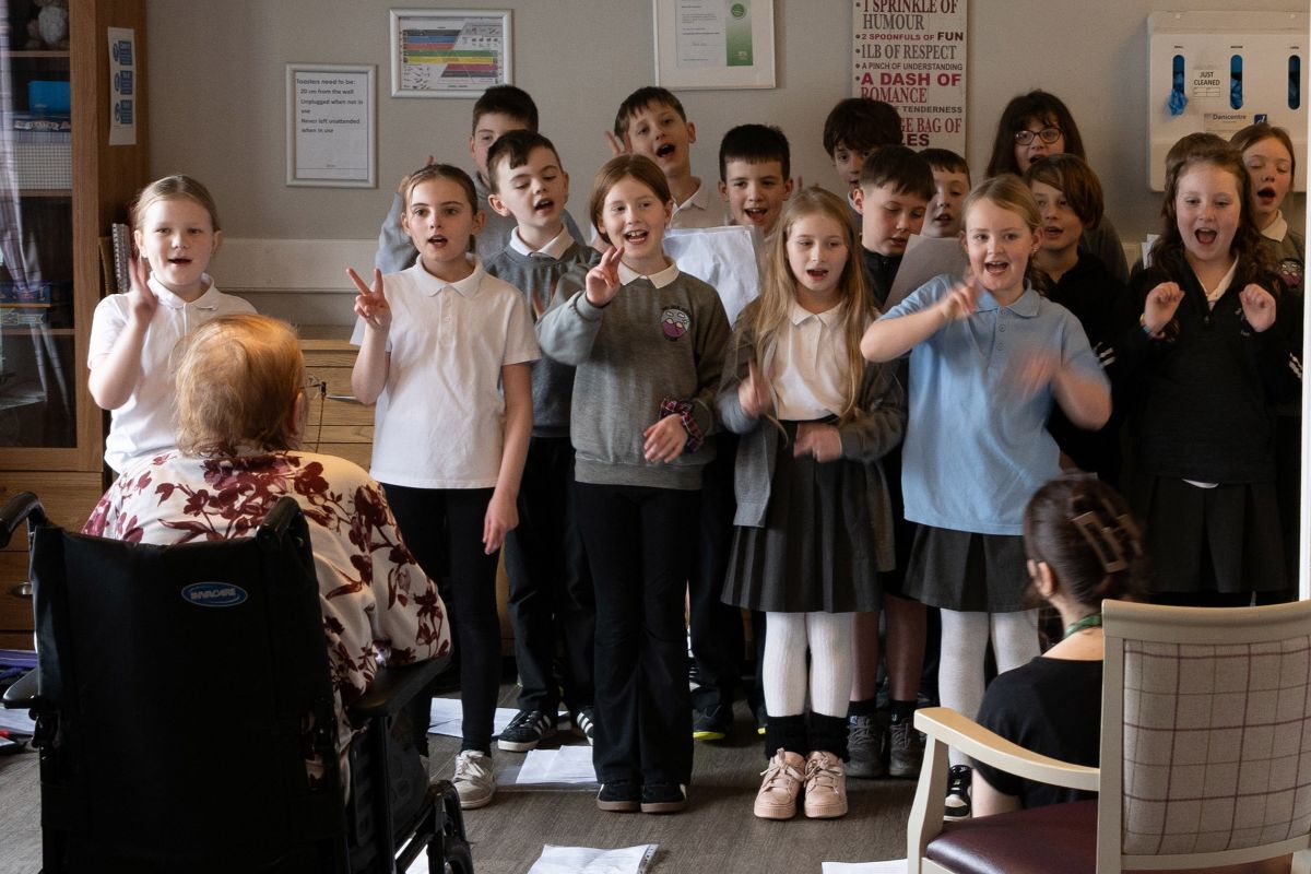 Primary pupils bridge the generation gap for World Gaelic Week