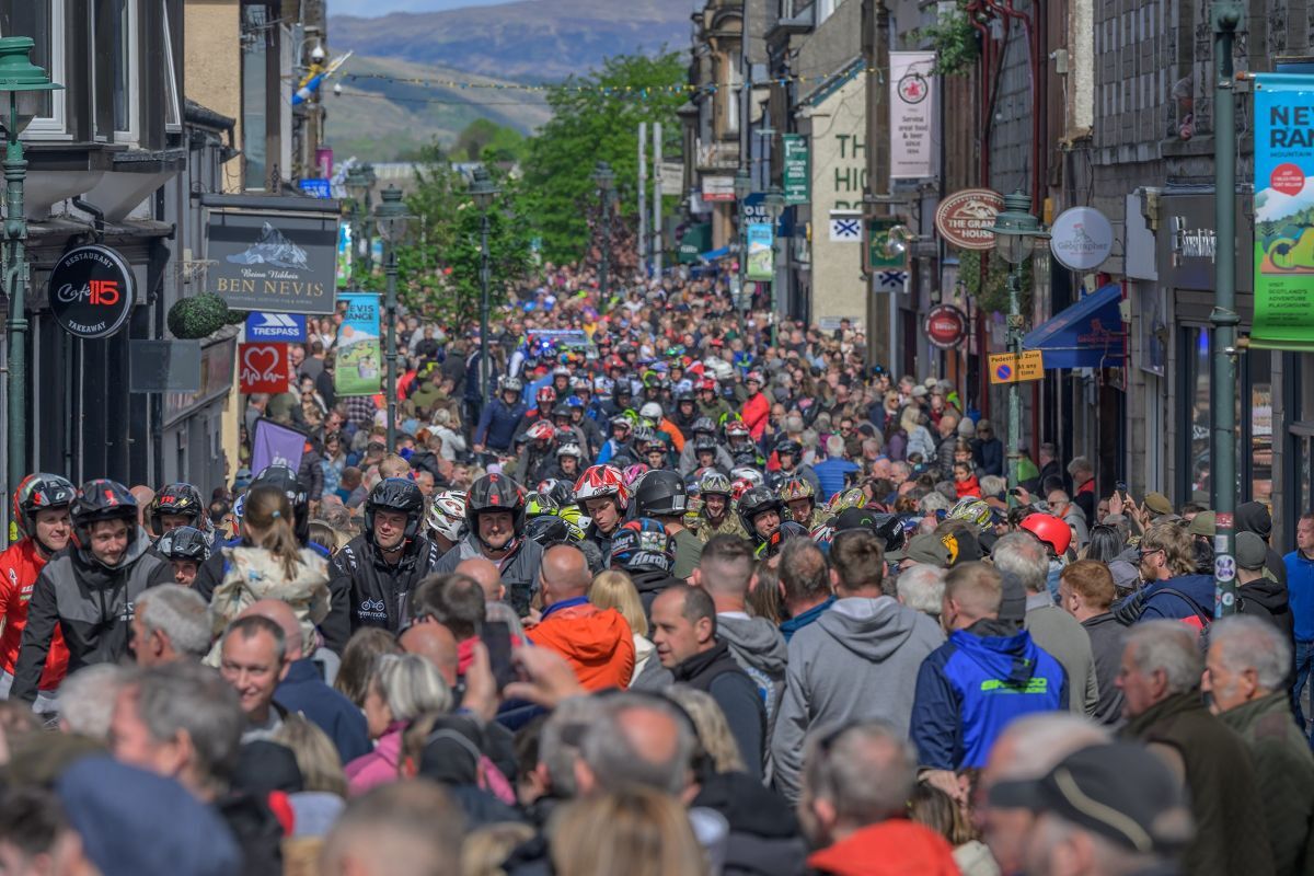 Crowds welcome riders to Fort for Scottish Six Days Trial