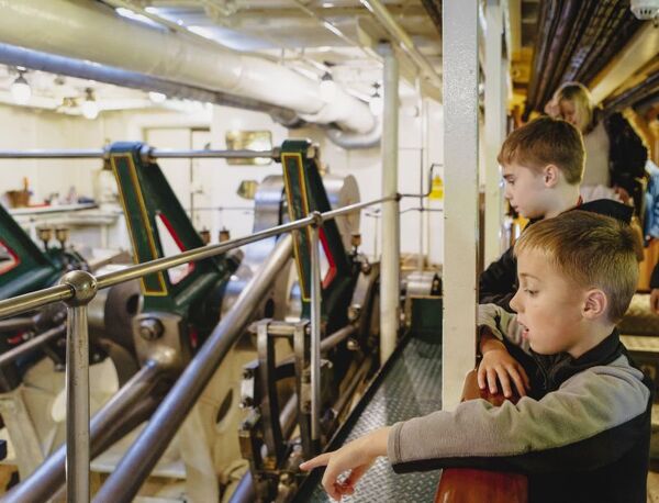 NR ZZreturnofwaverley05 25 wk20 engine room