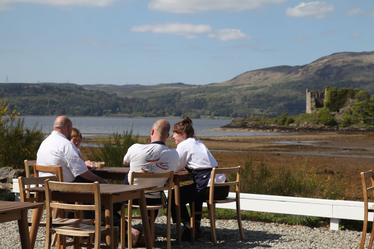 NO T22 Chefs back hand dived scallop campaign 02 web