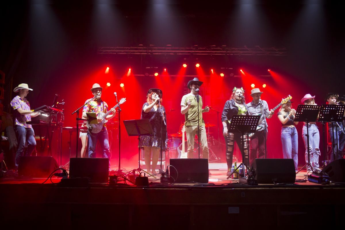 Slainte Davaar Allstars set to close festival’s legendary finale