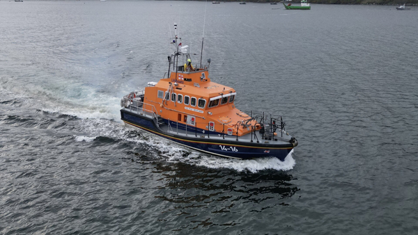 Rescue for fishing vessel entangled in fish farm