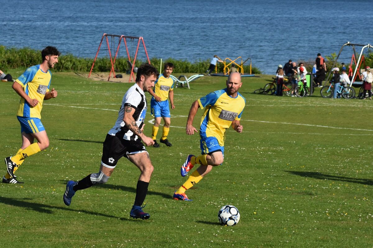 Familiar face and previous Lamlash forward, Johnny Sloss, returned to assist his team.