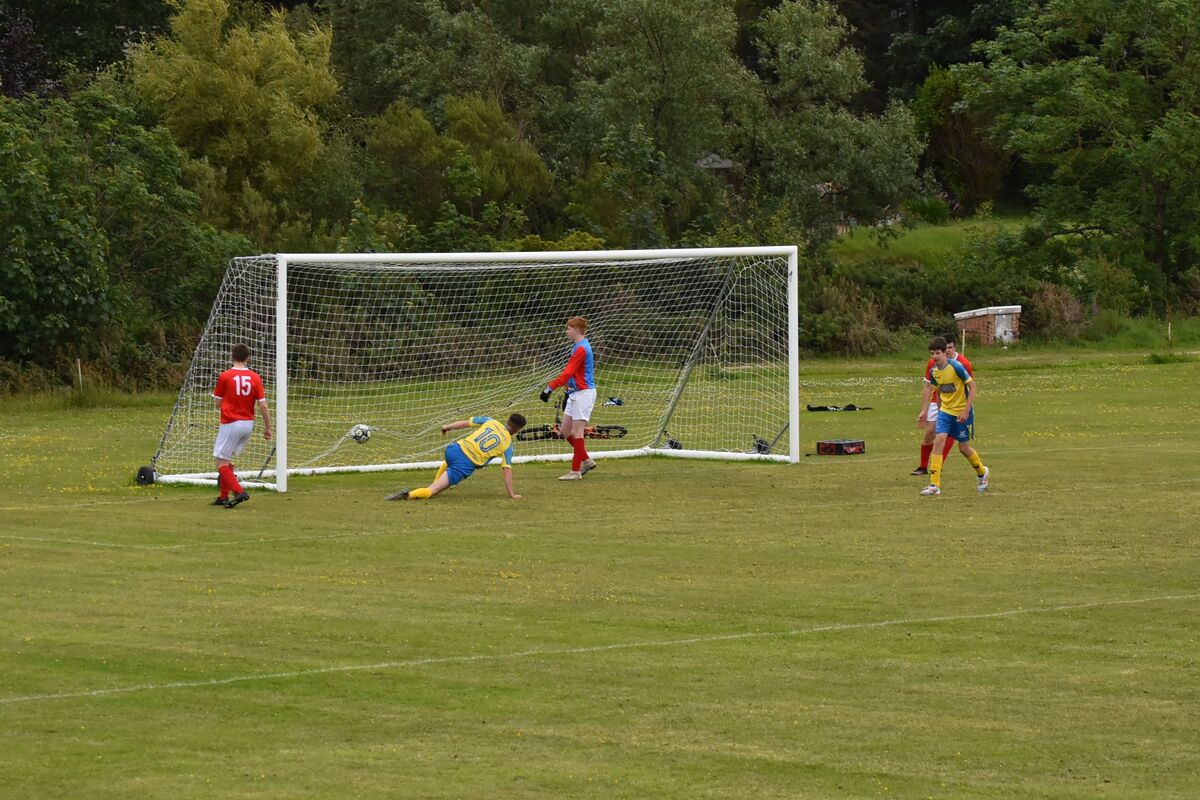 Southend slots the ball neatly into the Shiskine goal. Southend slots the ball neatly into the Shiskine goal.