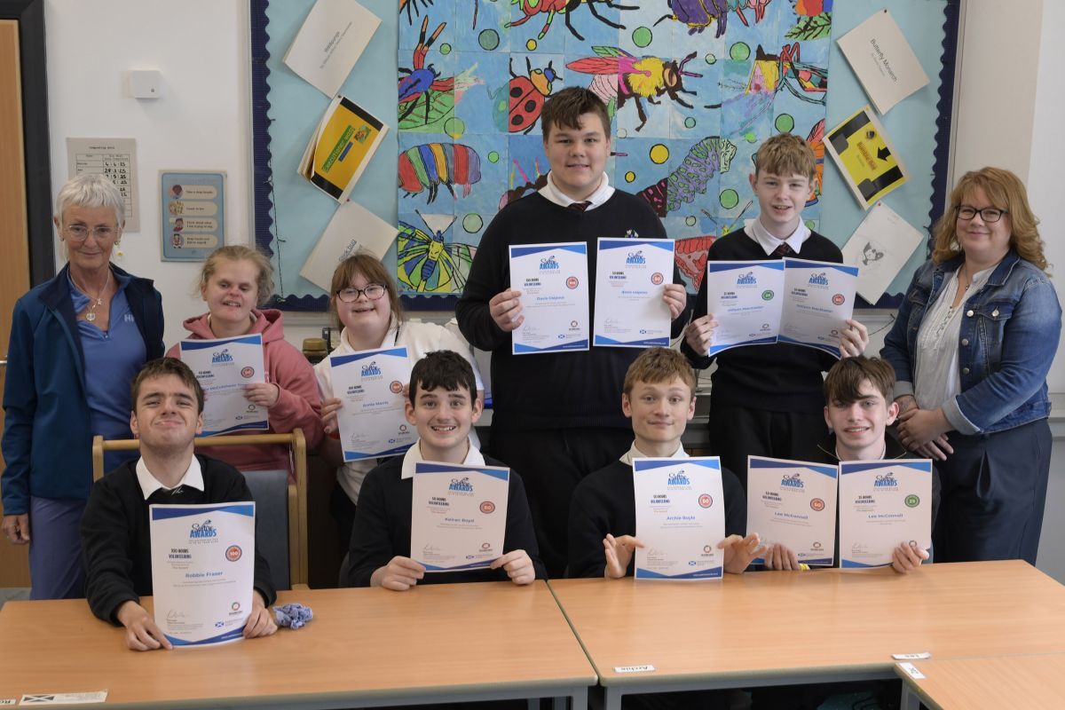 High school volunteers get just rewards for racking up the hours