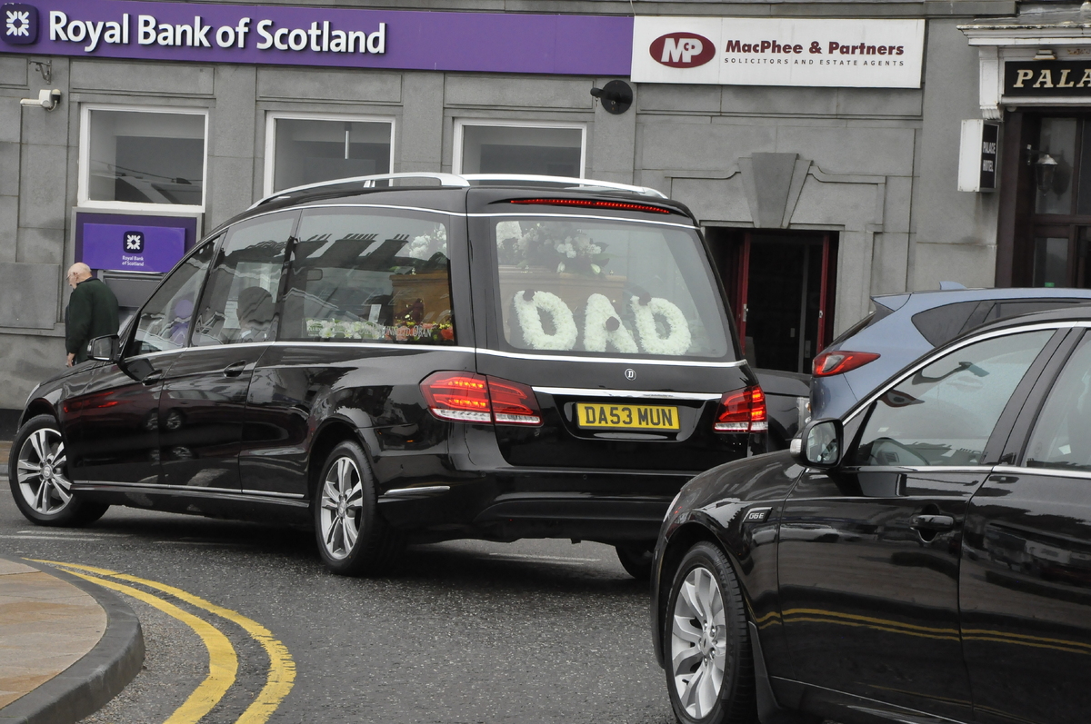 ow t25 funeral procession for Oban Taxis murray young