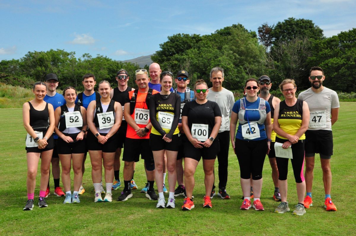 B27 Arran Half Marathon 01 Local runners web