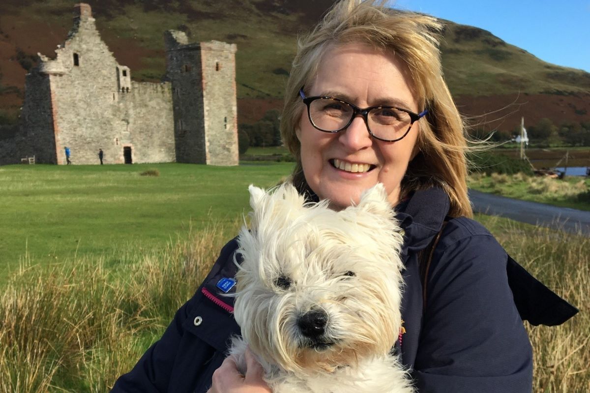 NO B27 Arran author raises 33k for Marys Meals 01 Alison Page Corrie web NO B27 Arran author raises 33k for Marys Meals 01 Alison Page Corrie web