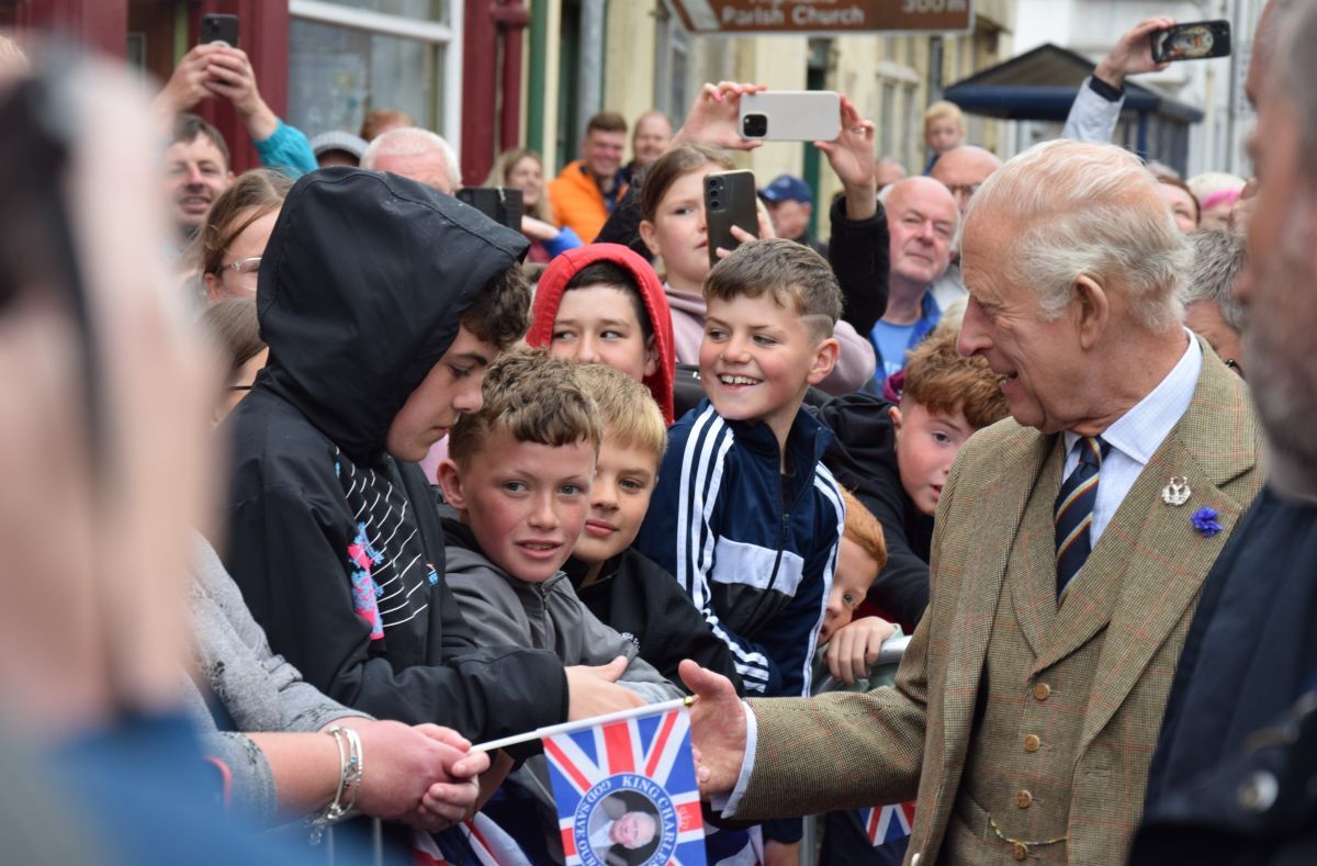 King Charles III receives Wee Toon welcome during historic royal visit