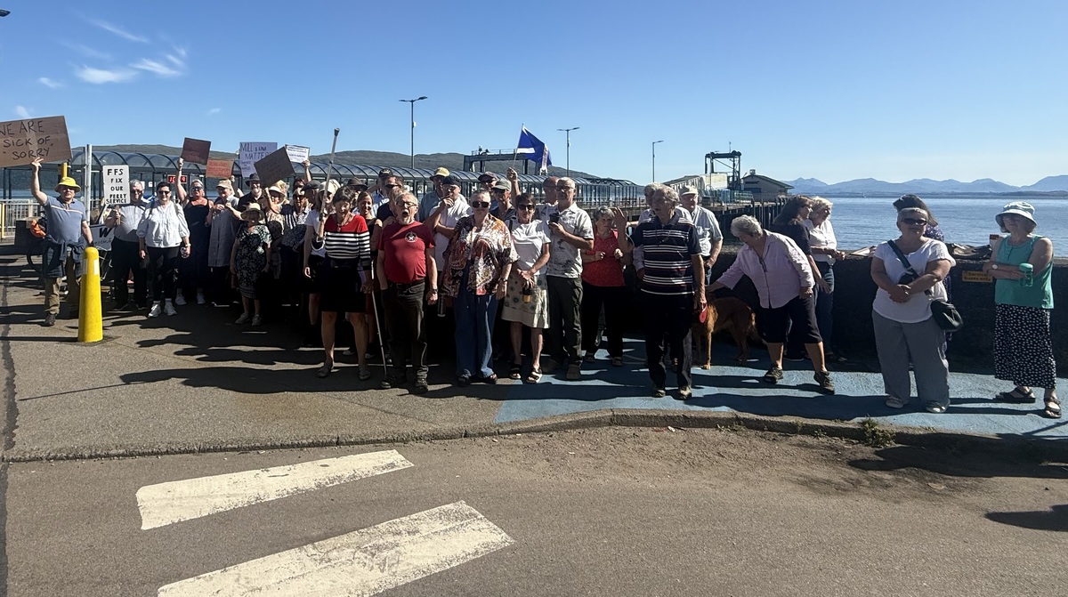 no t29 Craignure ferry protest