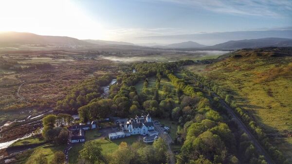 Tha Sonas Na Ailte Gun Samhail