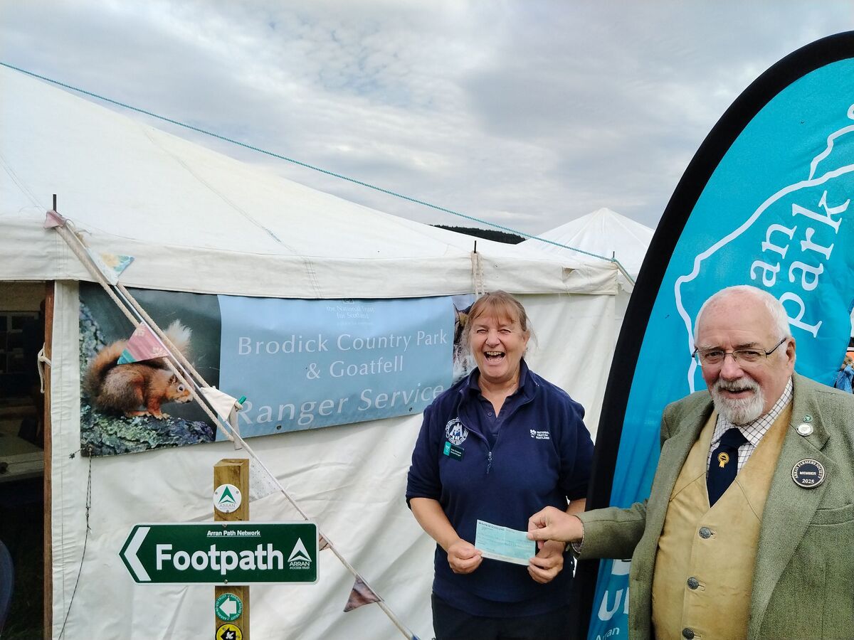 West Coast Today - News - Arran Runners pay it forward