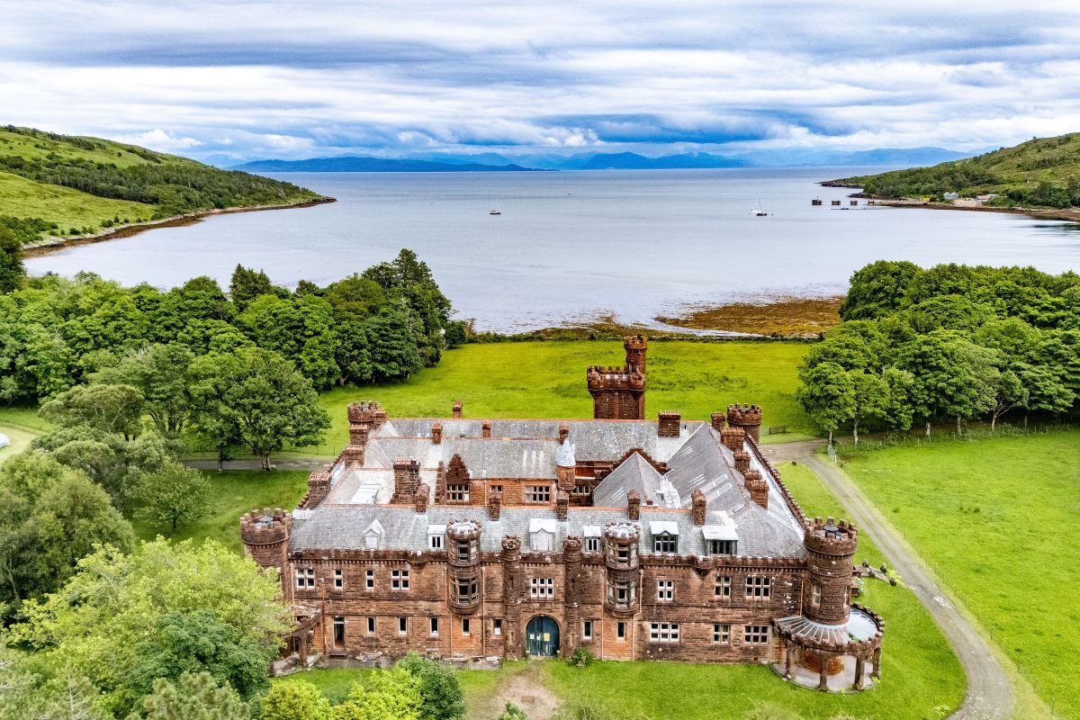 NO F36 Kinloch Castle on sale 01 Nest Marketing web