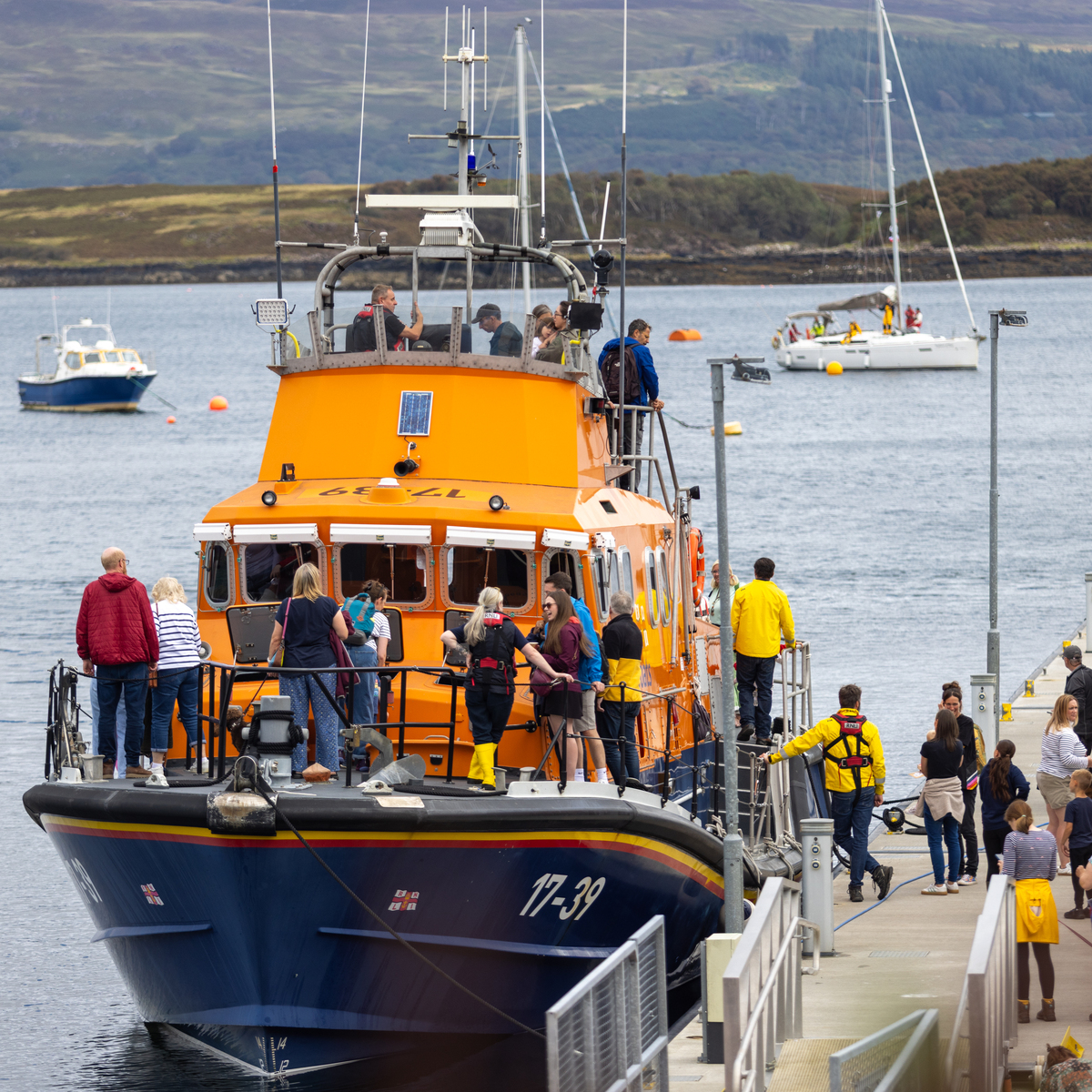 no t35 tobermory lifeboat day raises funds to save lives at sea