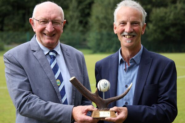KM T36 Macaulay Association presentation to Graeme Mitchell Photo Kevin McGlynn web