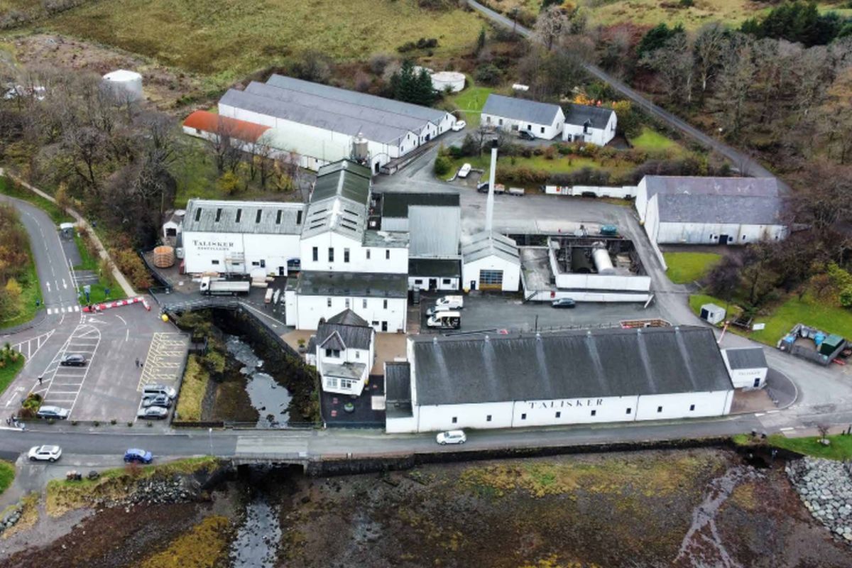 NO T38 Skye whisky carbost 25 Overhead Carbost Diageo WEB