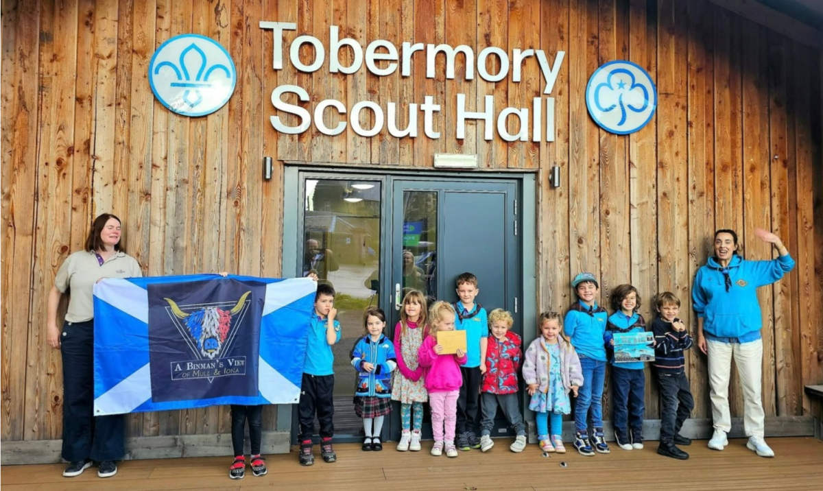 The beavers group outside the Tobermory Scout Hall. 