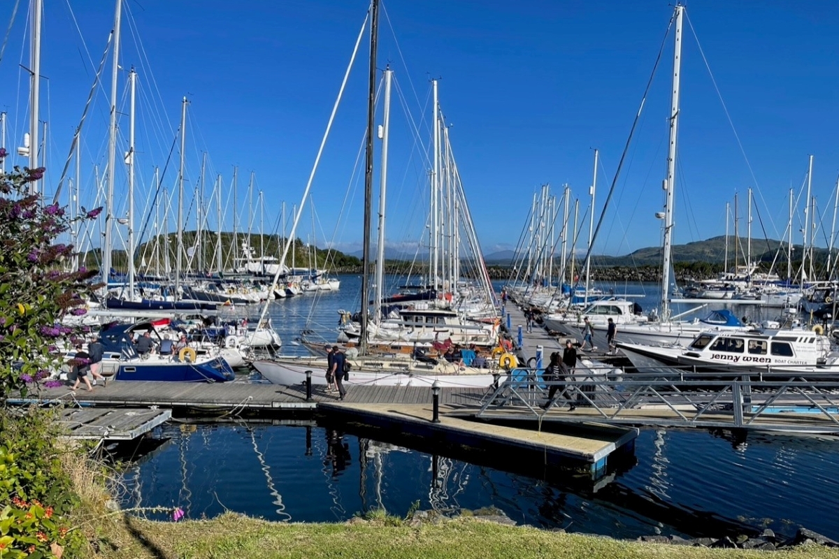 Family of round-the-world sailors take over Craobh Marina