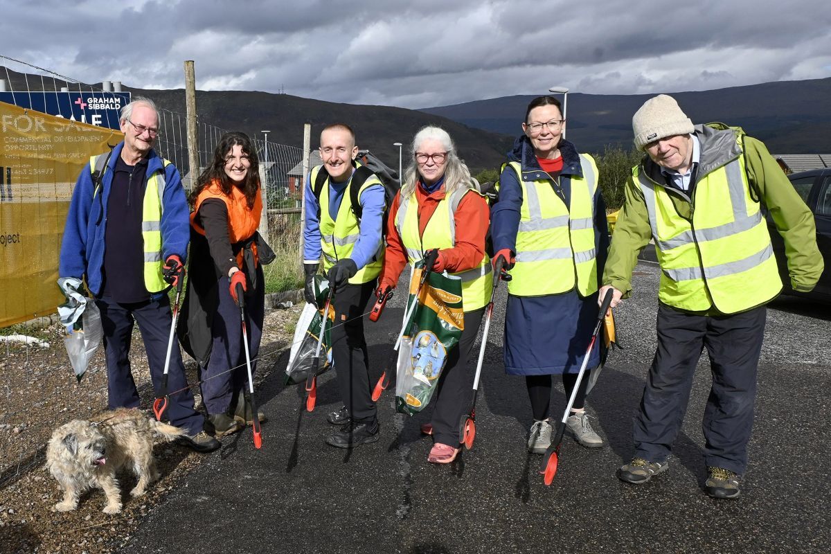 Community clean-up sweeps through Upper Achintore and the Plantation