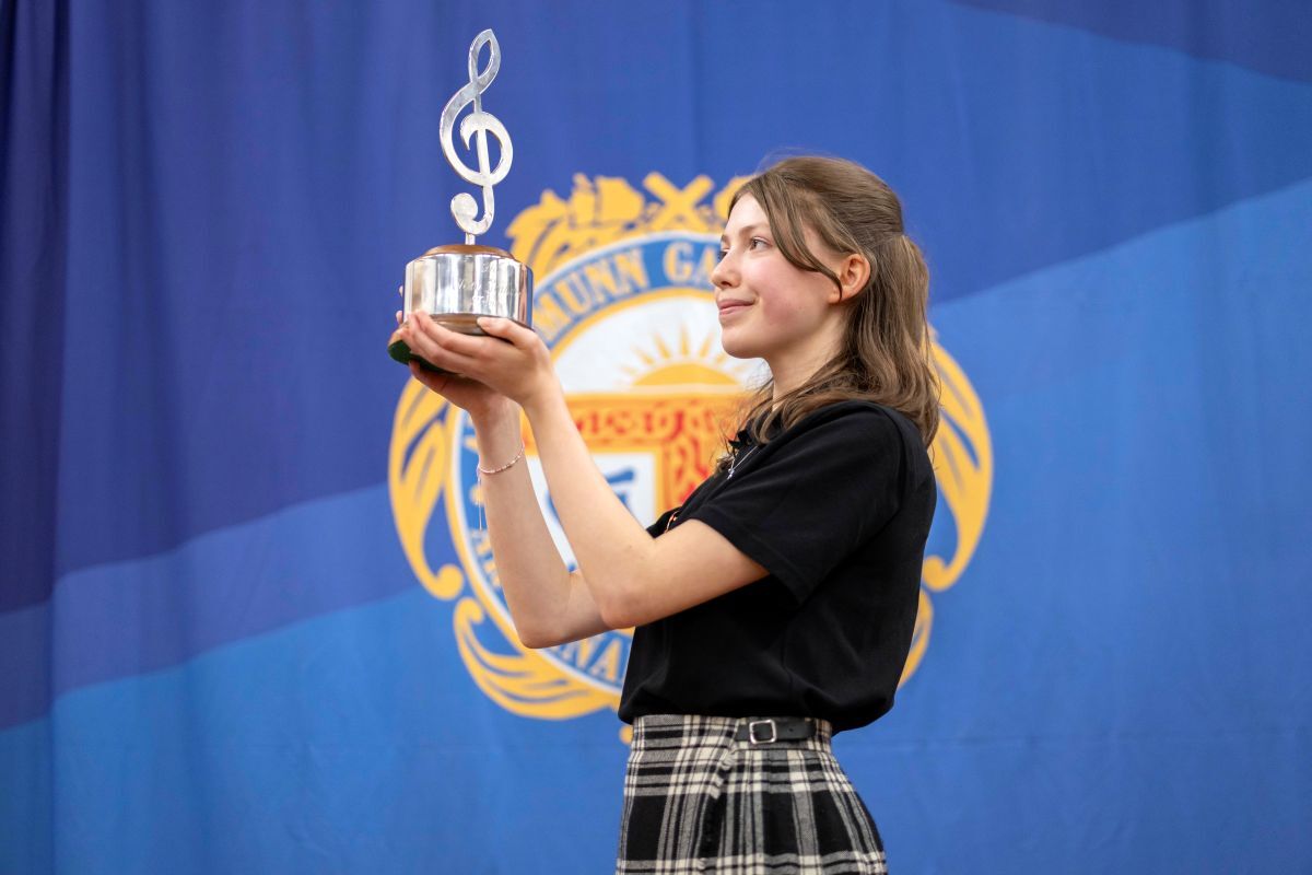 "Fab" day for young M&ograve;d stars