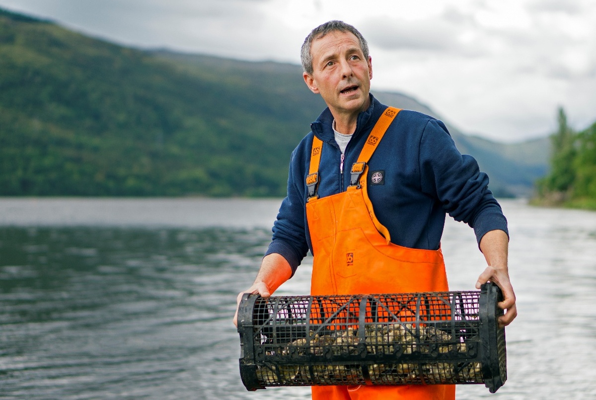 Loch Fyne Oysters worker