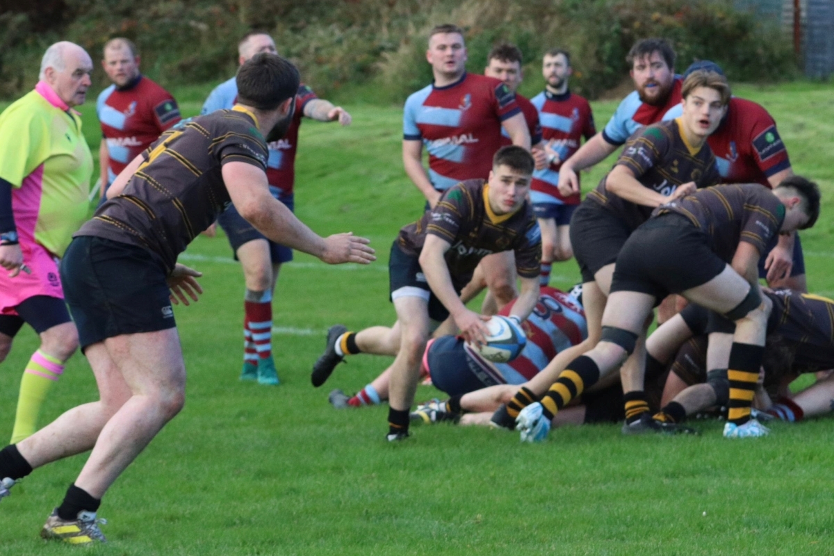 Mid Argyll mount another attack close to the Uddingston try line. Photograph: Mid Argyll RFC