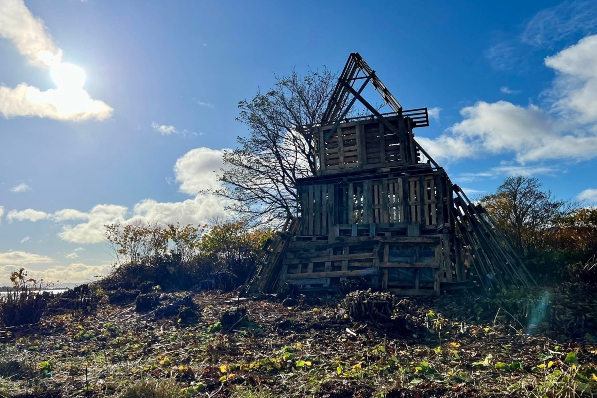 Bonfire building complete for Lochgilphead display