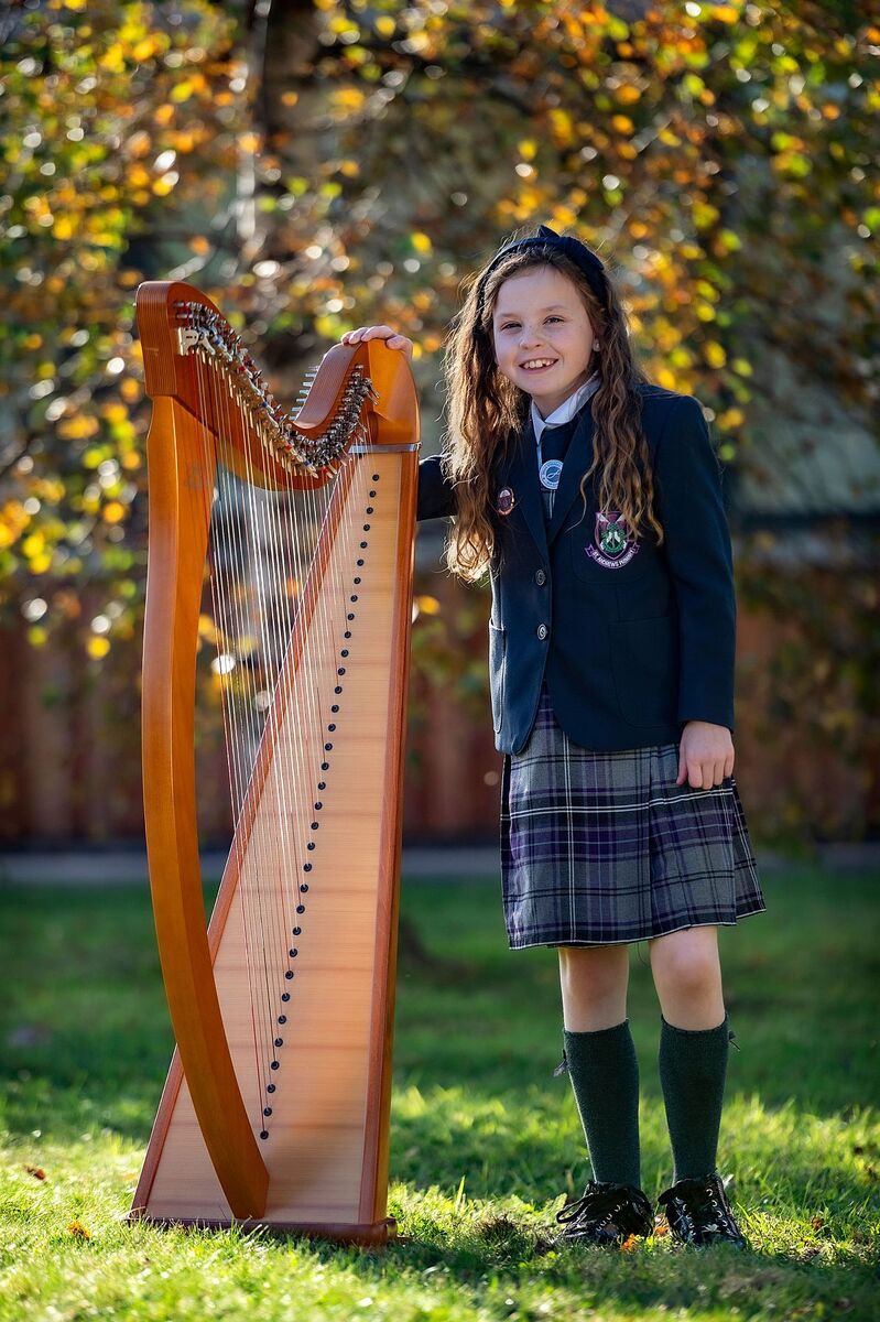 NO T43 Mod 25 Clarsach Wed Violet McKellar was presented the Lawrence MacDuff Trophy for being the youngest competitor in clrsach at Lochabers Royal National Md web NO T43 Mod 25 Clarsach Wed Violet McKellar was presented the Lawrence MacDuff Trophy for being the youngest competitor in clrsach at Lochabers Royal National Md web